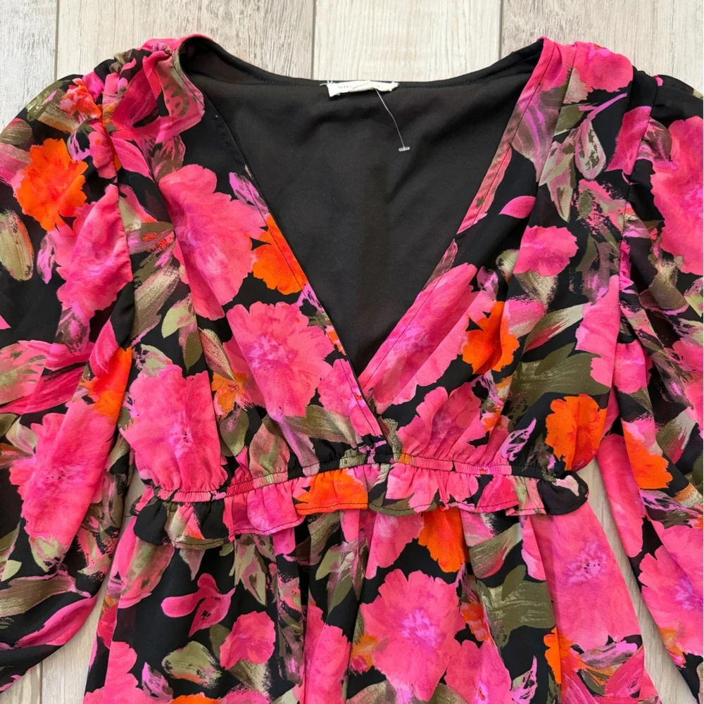 NWOT Blu Pepper Floral Cinched Waist blouse size small - Picture 4 of 10